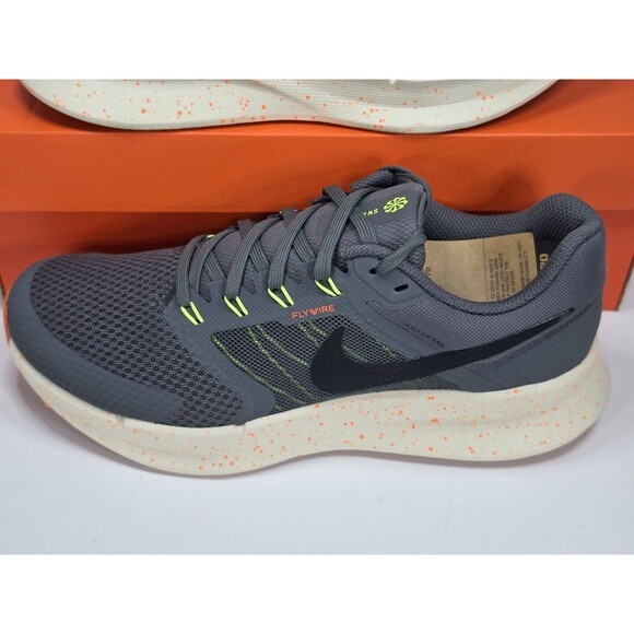 Athletic_Shoes